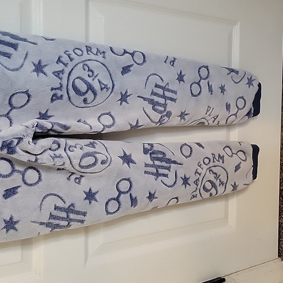 NWOT Disney Harry Potter Onepiece Fux Fur Hoodie Pajamas ( Onsie) SZ XS - Picture 5 of 7